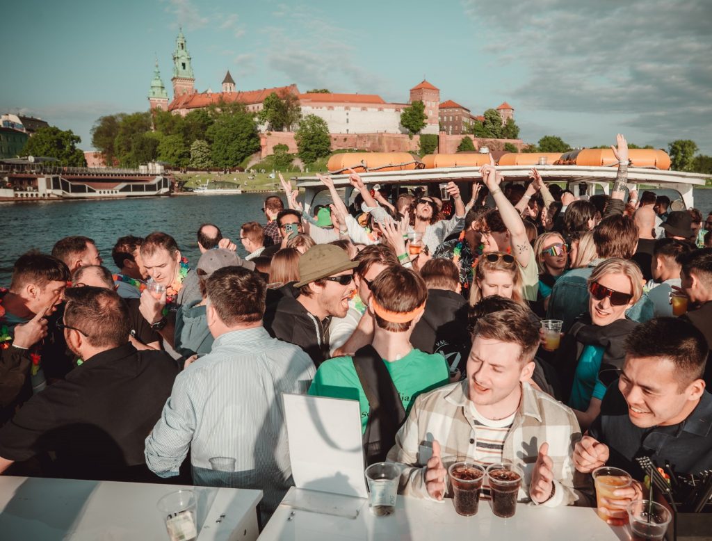 krakow boat party ()