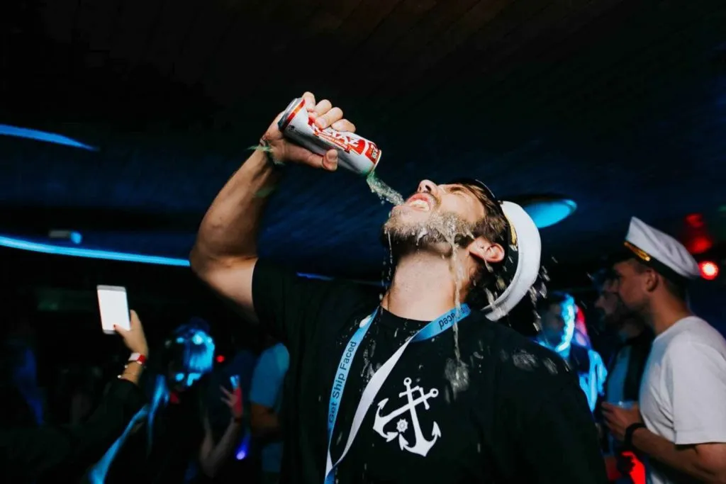 krakow boat party with unlimited drinks