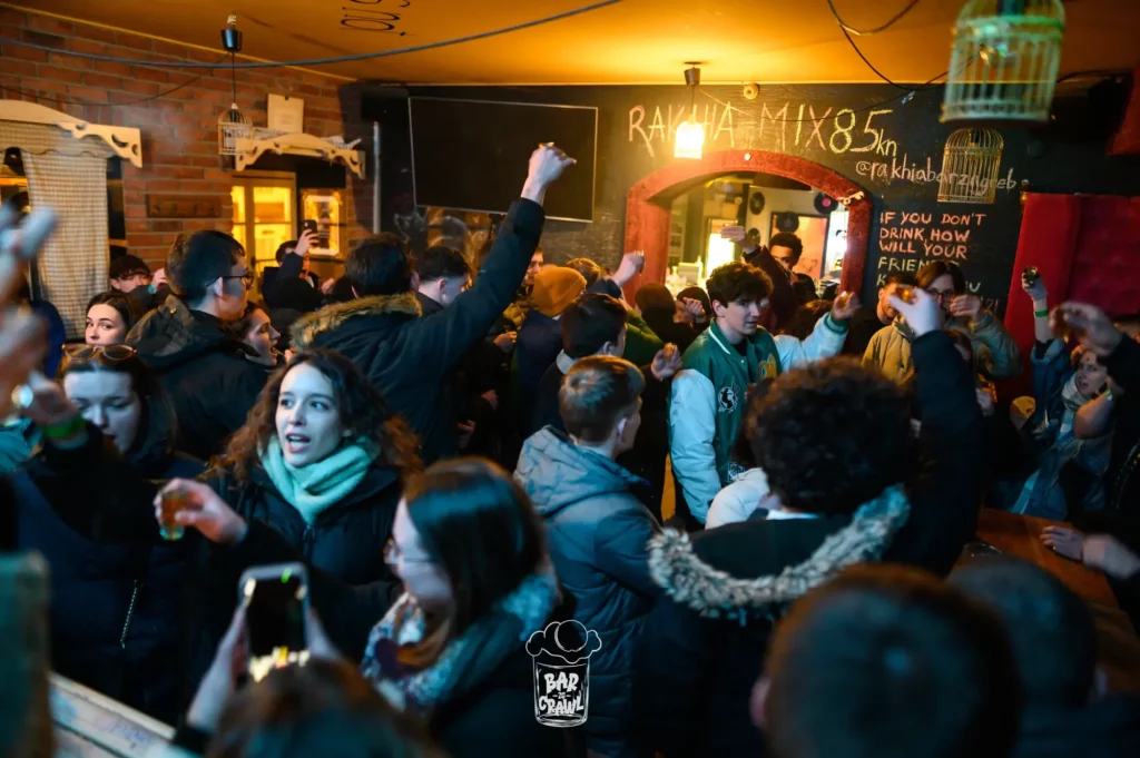 fiesta en un pub crawl a escala